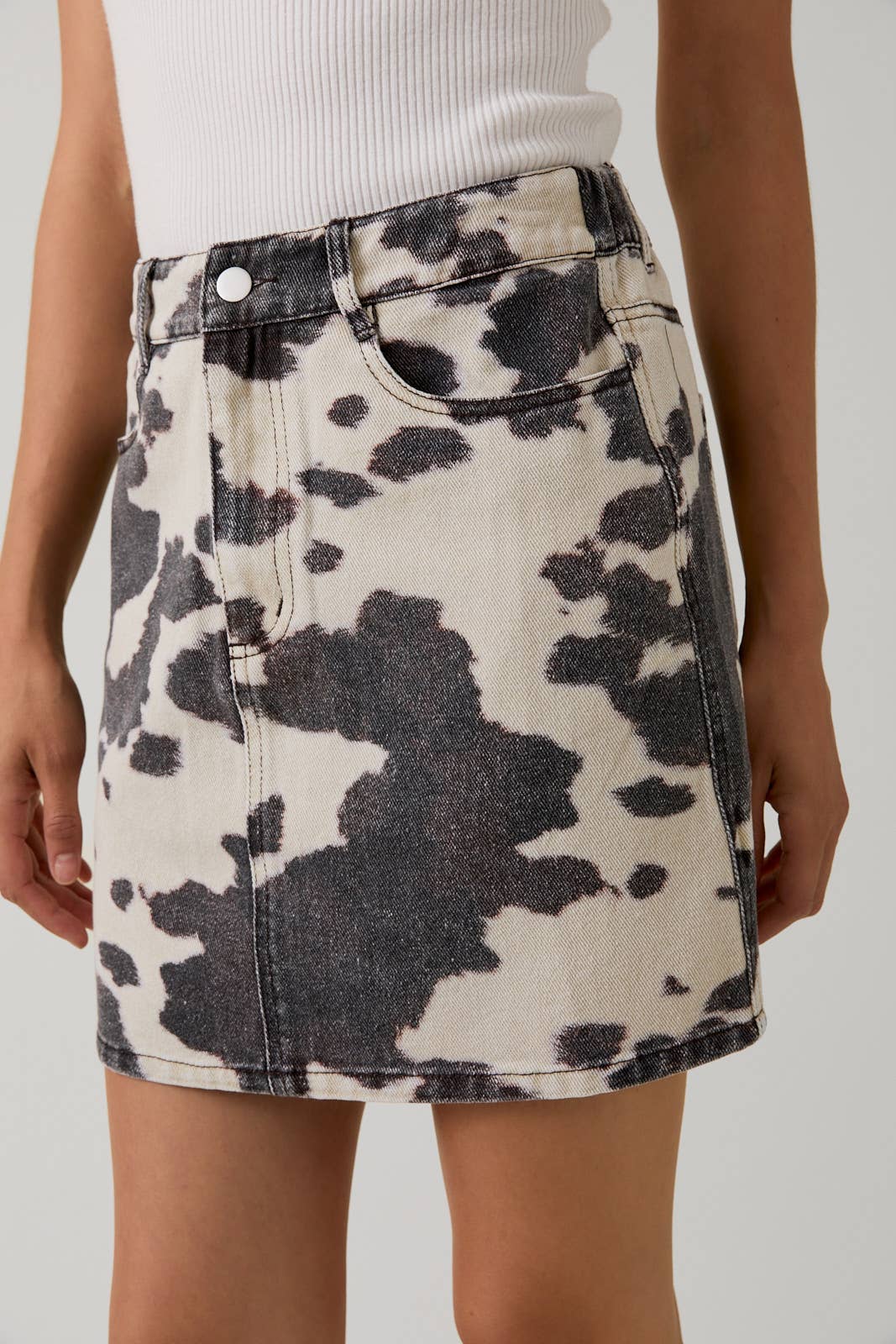 COW PRINT POCKET DETAIL MINI SKIRT