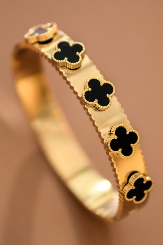 Black Clover hinge cuff